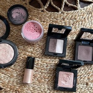 Victoria’s Secret makeup Eyeshadow/Cheek Blush/Illuminator Makeup Bundle